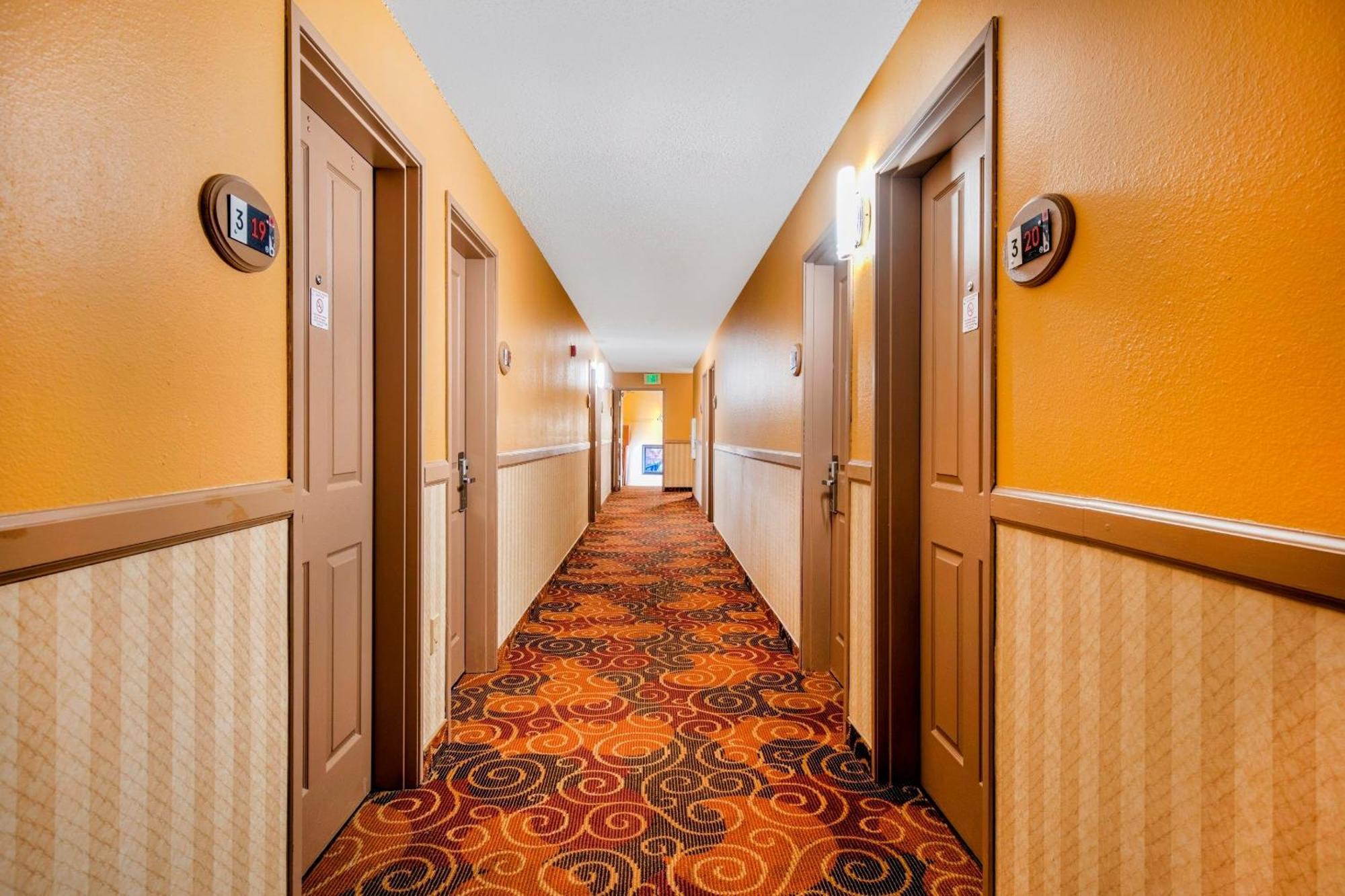 Oyo Hotel Castle Rock Co Downtown Esterno foto